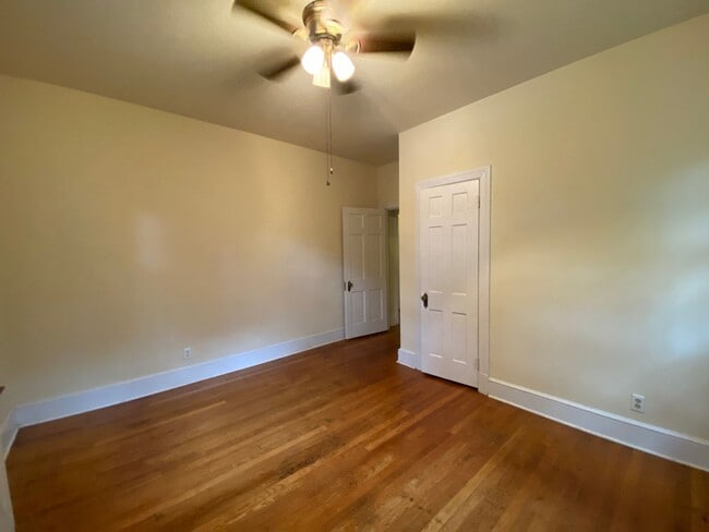 Building Photo - 4304 Bromley Ln