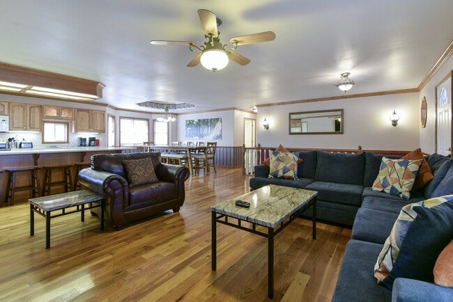 Building Photo - 5558 State Hwy 265