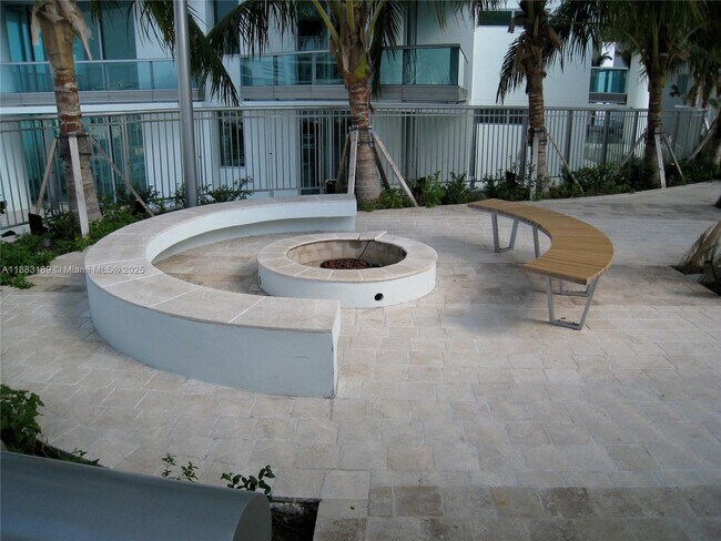 Building Photo - 900 Biscayne Blvd