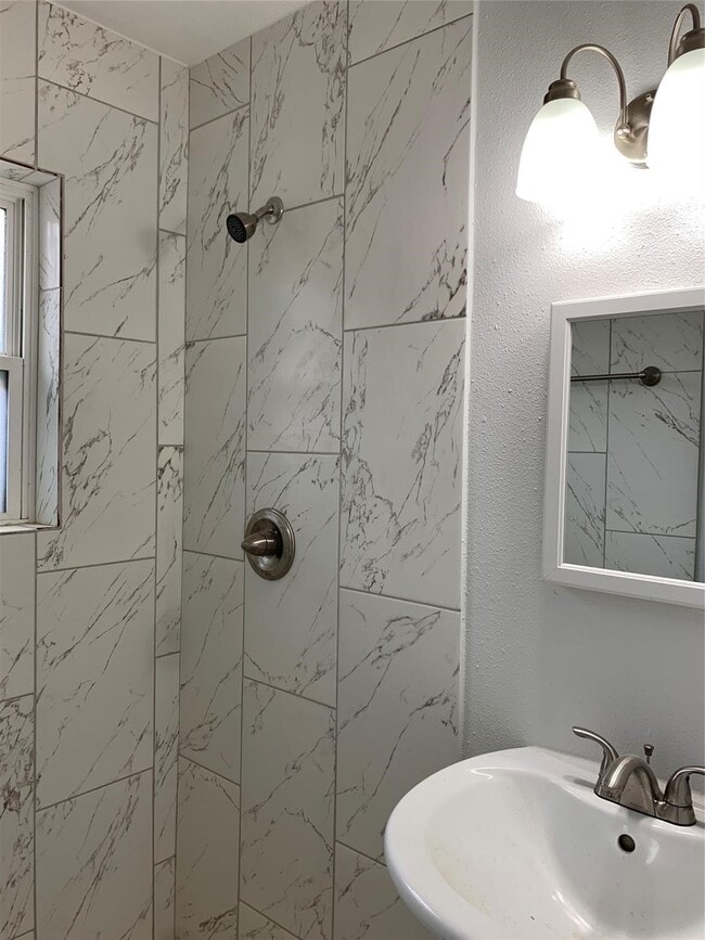 Building Photo - 2303 Blodgett St