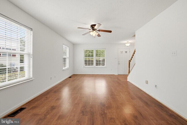 Building Photo - 2068 Stoneleigh Dr