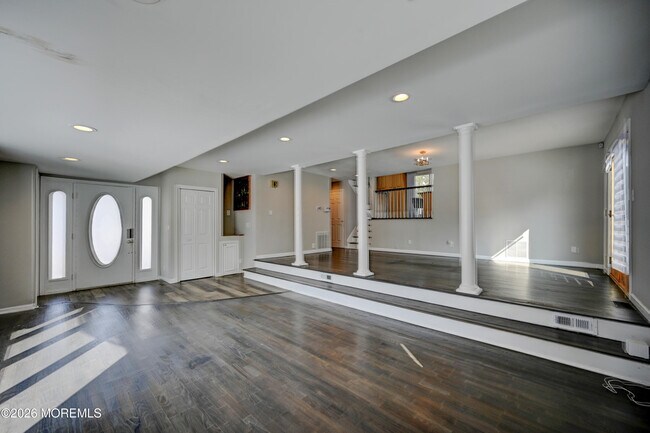 Building Photo - 17 Thomas Rd