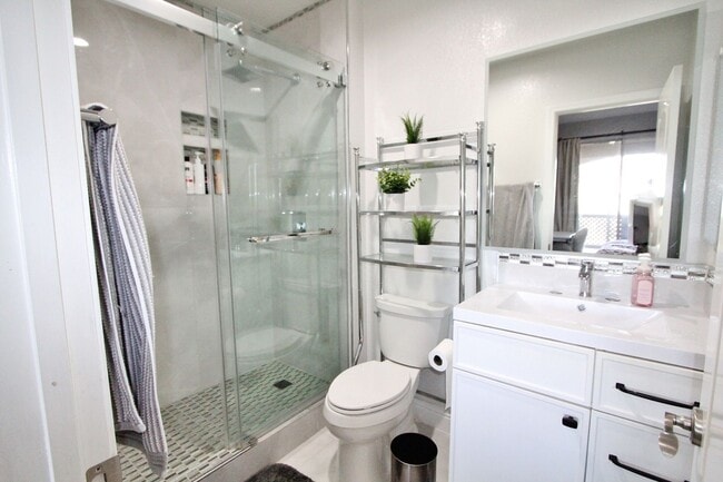 Building Photo - $2,890- GORGEOUS TWO BEDROOM CONDO IN CENTRAL FREMONT BLOCKS FROM BART