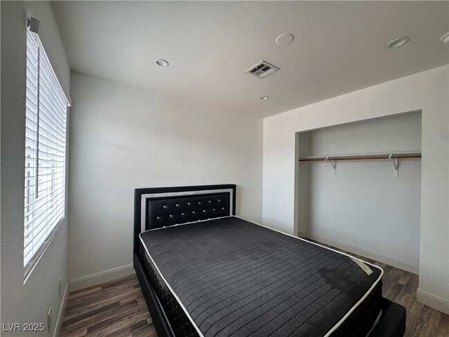 Building Photo - 4454 Bertram Ln