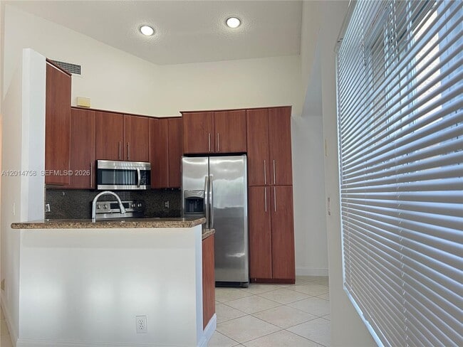 Building Photo - 465 Somerset Way
