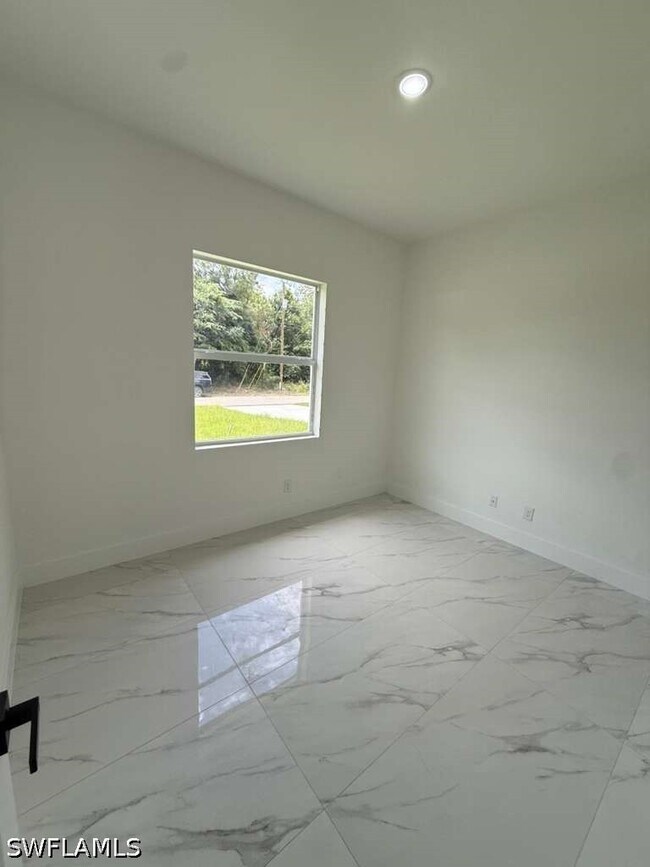 Building Photo - 723 Epps Brown St E