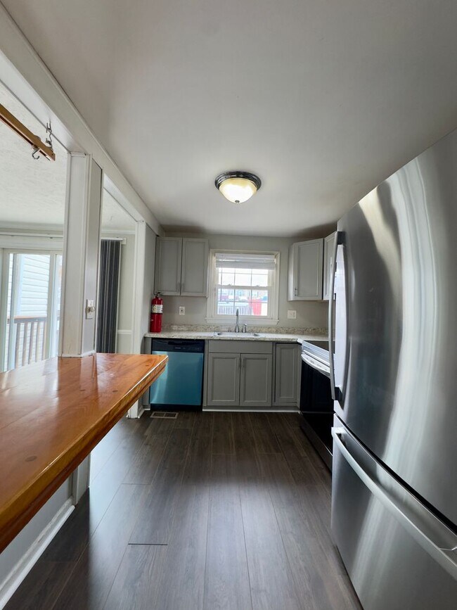 Building Photo - 5371 King Arthur Cir
