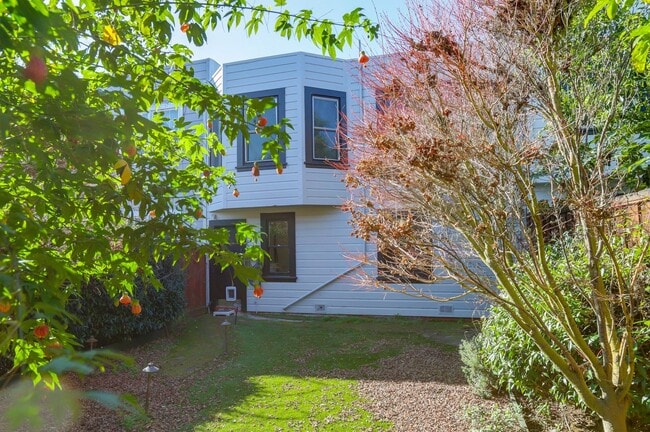 Building Photo - 3 Bed / 2 Bath Cayuga Terrace single family home with garage parking and private backyard. YouTub...