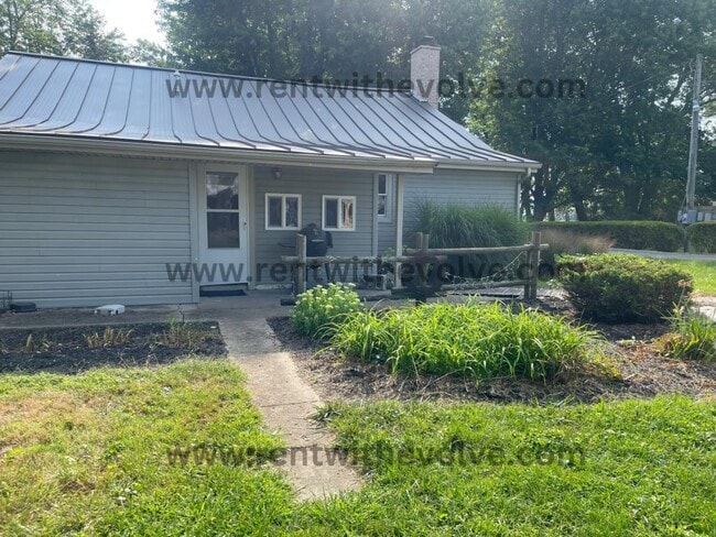 Building Photo - 1377 W Stockyard Rd