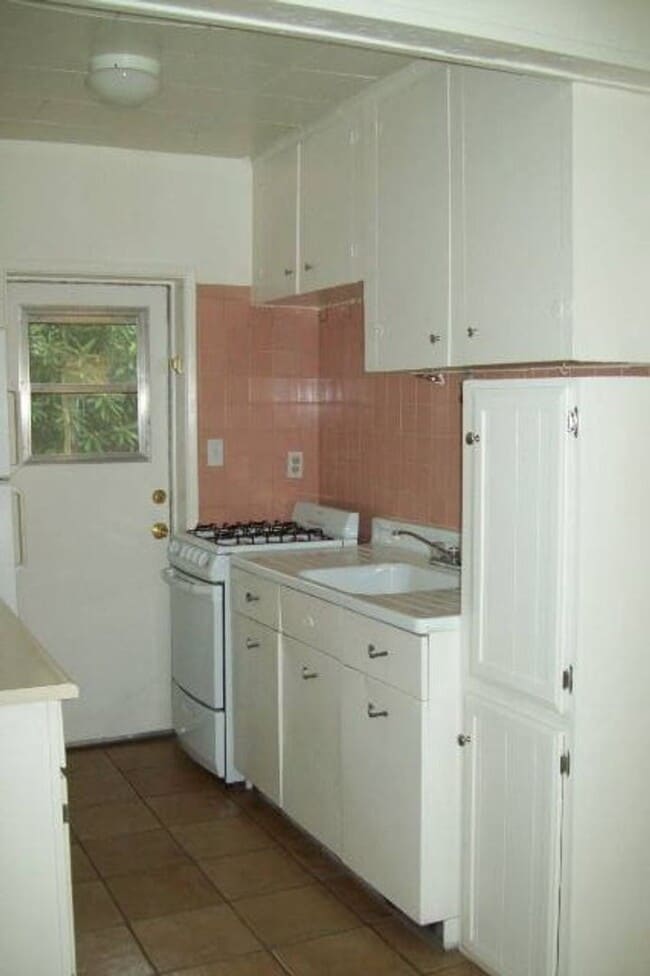 Building Photo - ? 1 Bed 1 Bath in Tempe – Available August...