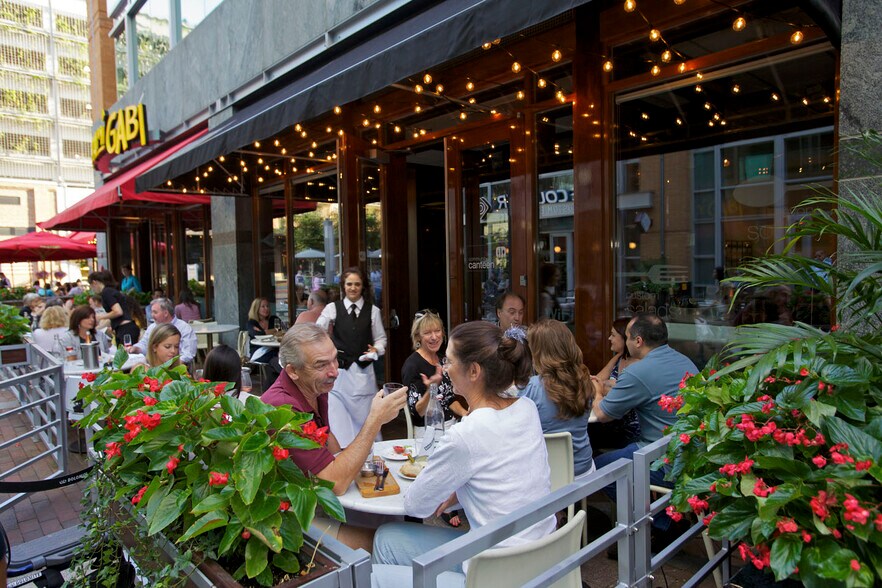 Building Photo - 1701 Lake Shore Crest Dr