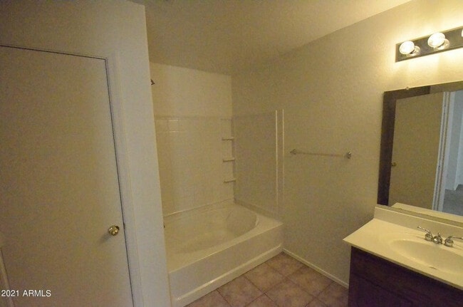 Building Photo - 7022 Cesar St