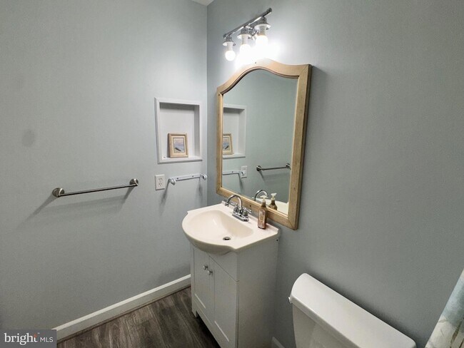 Building Photo - 8013 Bridgepointe Dr