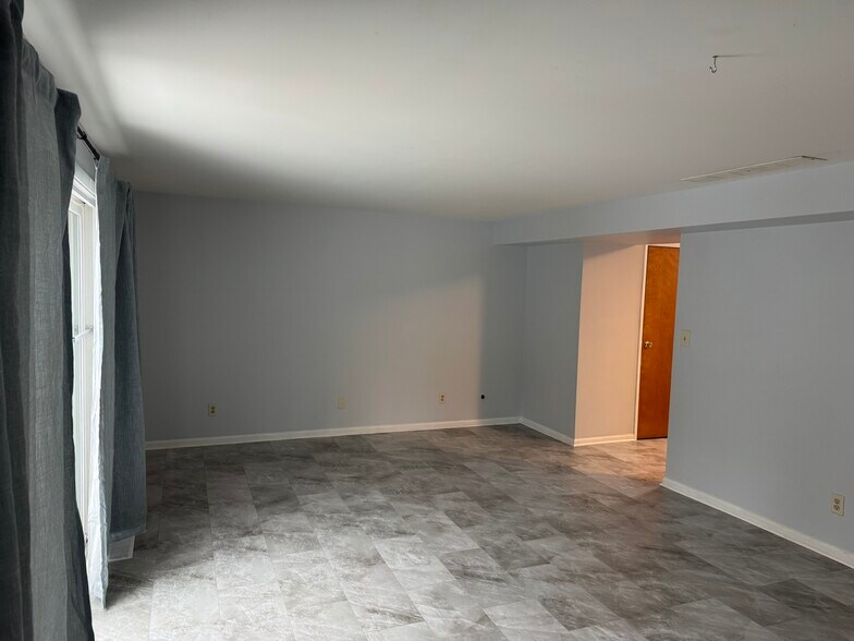 Building Photo - 1702 Rosemont Rd SW