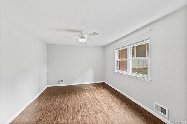 Building Photo - 106 Yorkshire Dr