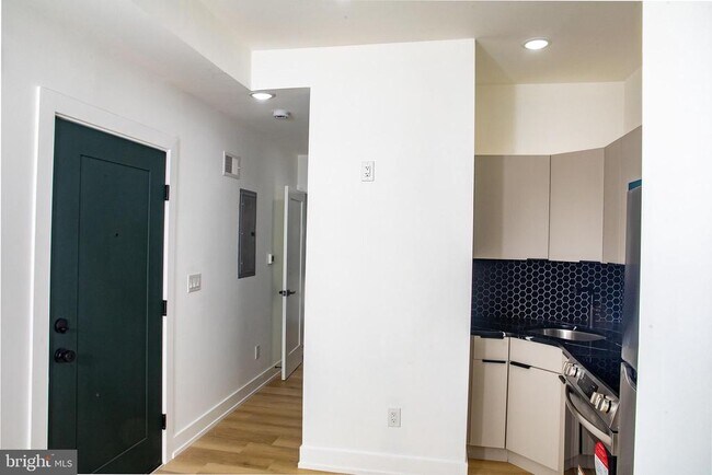 Primary Photo - 1230 W Hilton St