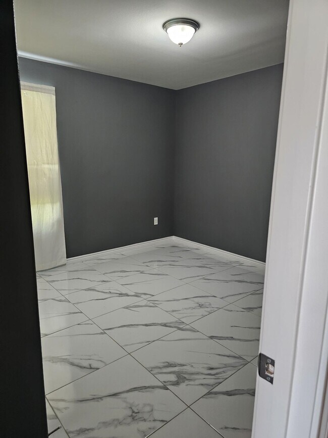 Building Photo - 357 Riverhill Loop