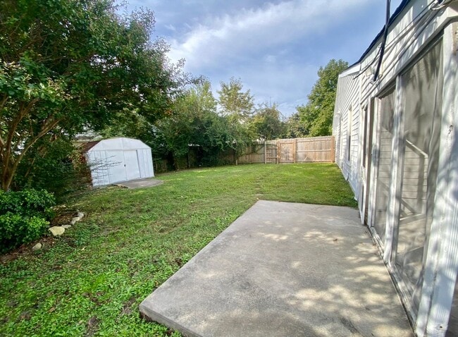 Building Photo - 702 Brook Meadow Ct