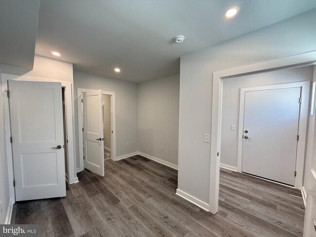 Building Photo - 1516 18th St SE