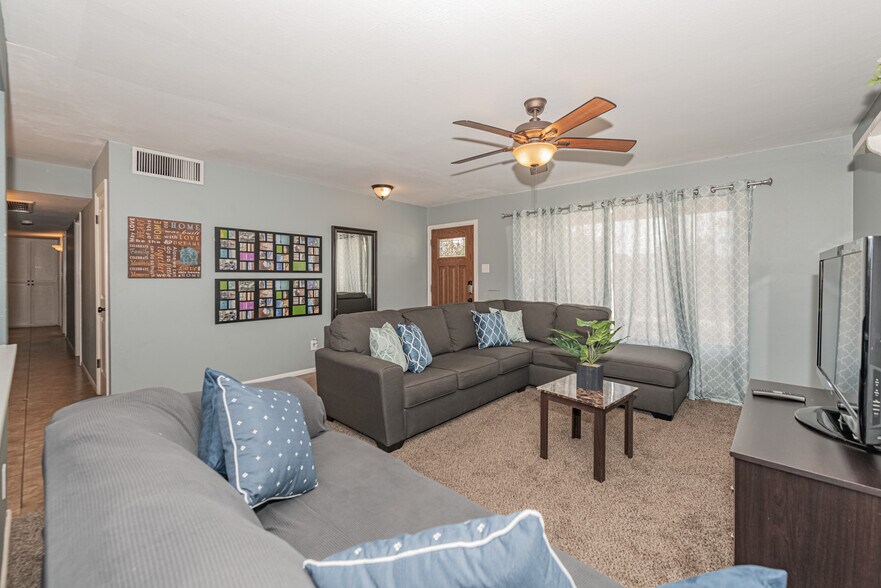 Living Room - 3801 N Hayden Rd