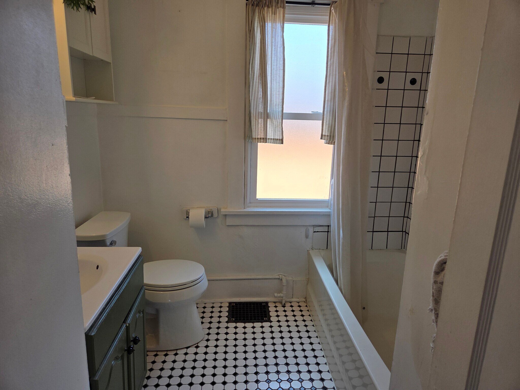 Building Photo - 746 2nd St