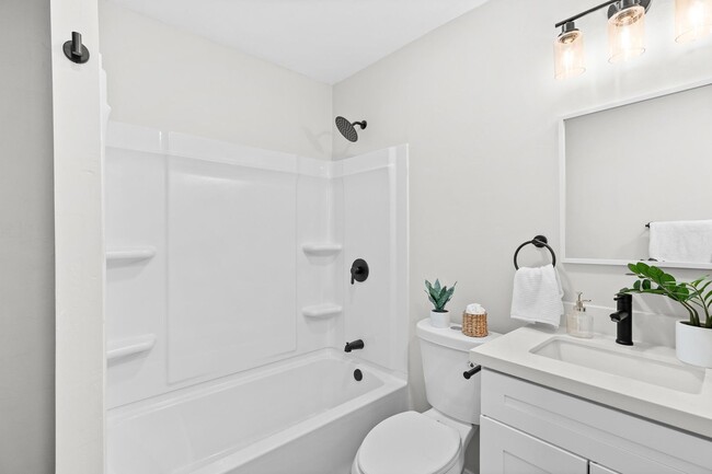 Building Photo - Newly remodeled studio with Washer/Dryer i...