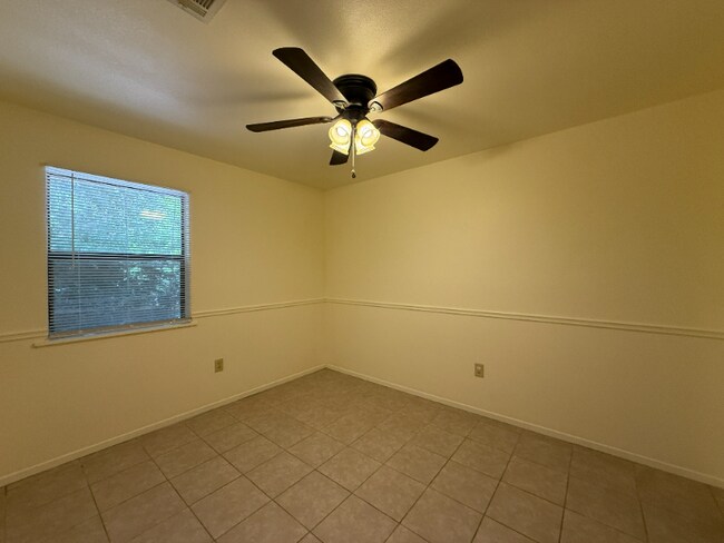 Building Photo - 224 Bluebird Ln