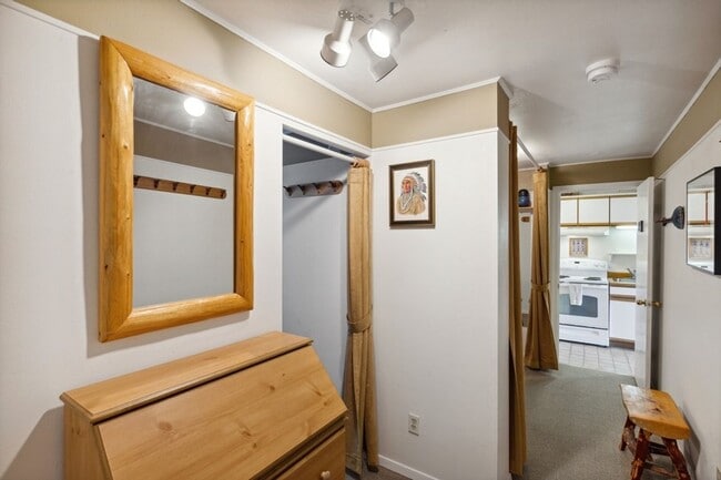 Building Photo - 1 bedroom, 1 bath condo on Whitefish Lake