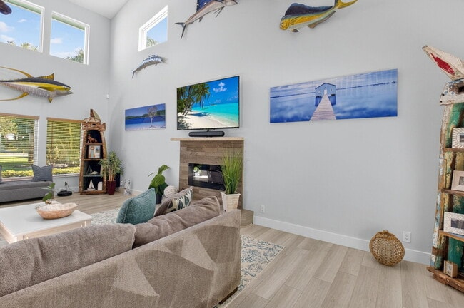 Building Photo - 6701 Hillside Ln