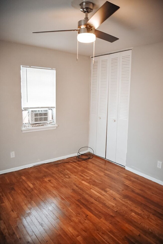 Building Photo - 4700 Walnut Grove Ave