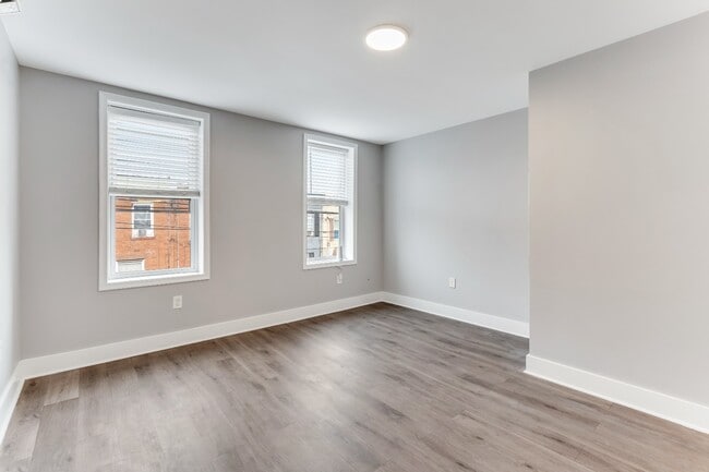 Building Photo - 304 E Ontario-