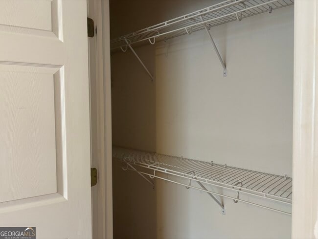 Building Photo - 12 Intown Pl