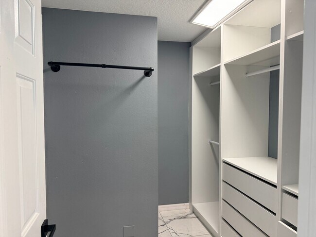 Building Photo - 603 Canne Pl