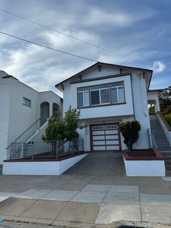Primary Photo - 70 Farallones St