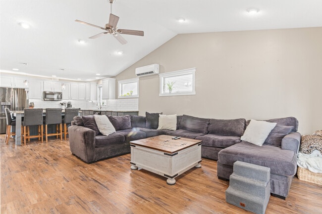 Building Photo - 898 Brentwood Cir