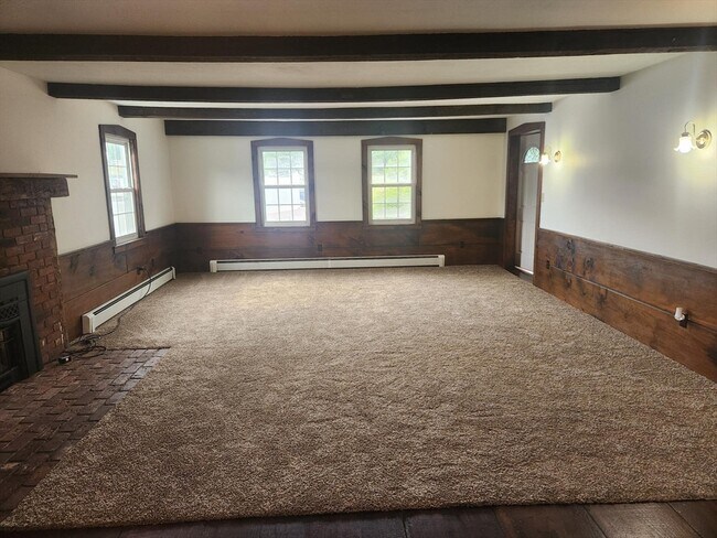 Building Photo - 285 Main St