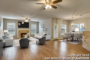 Building Photo - 133 Deer Wood Oaks