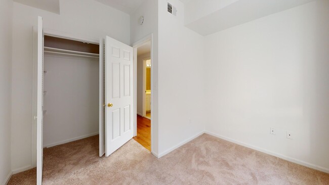 Building Photo - Dupont/U Street Corridor Two Bedroom In Fa...