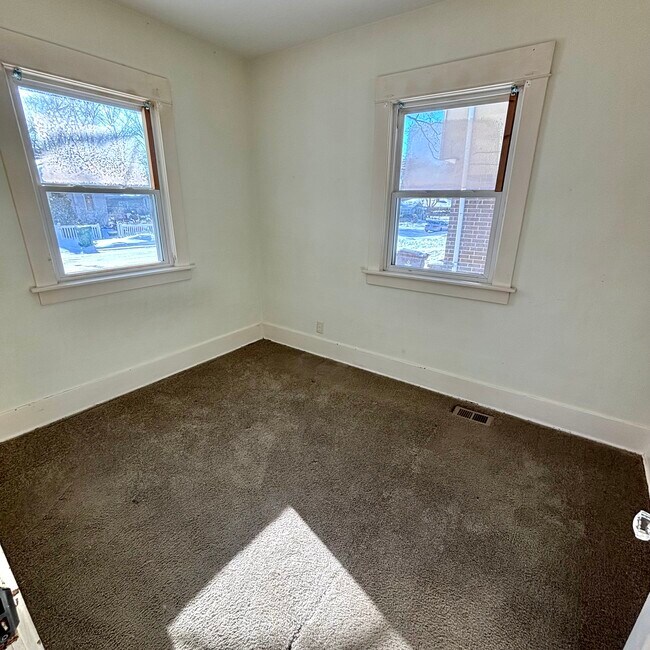 Building Photo - 329 Fenton St