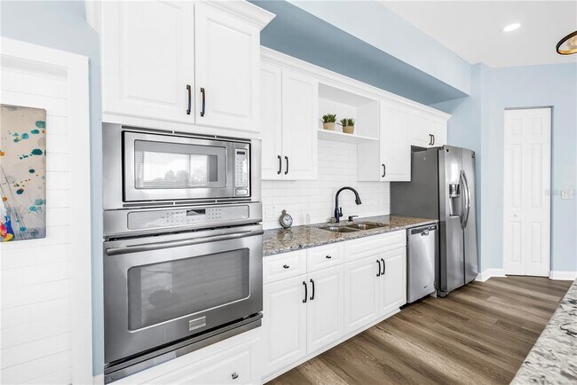 Building Photo - 8702 Blind Pass Rd