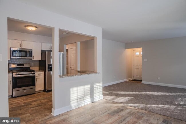 Building Photo - 167 Andover Pl