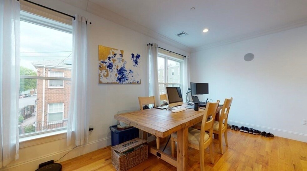 Building Photo - 15 Preble St