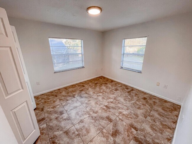 Building Photo - 122 Laidback Way