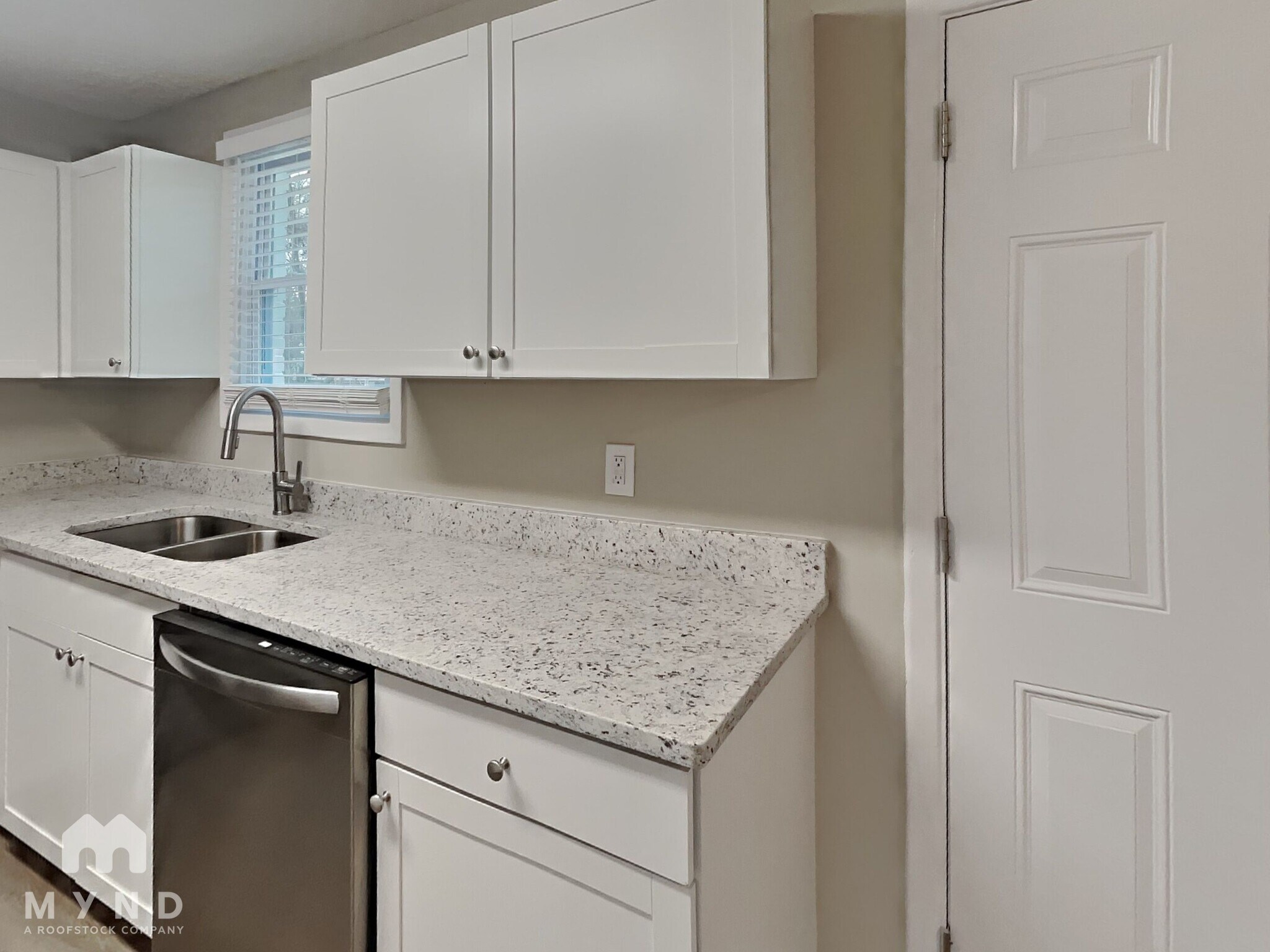 Building Photo - 406 Blair Villa Dr SE