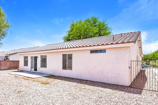 Building Photo - 2920 Meadow Flower Ave