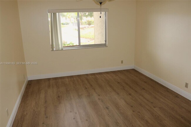 Building Photo - 401 Gardens Dr