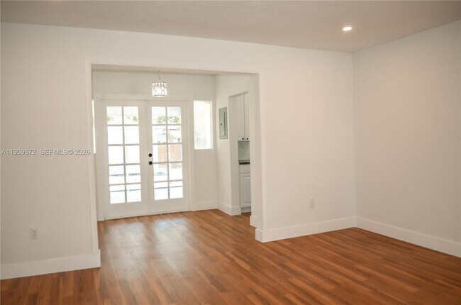 Building Photo - 707 N J St