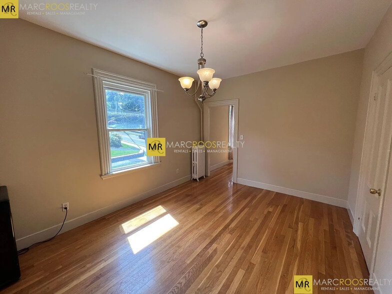 Building Photo - 76 Chestnut St