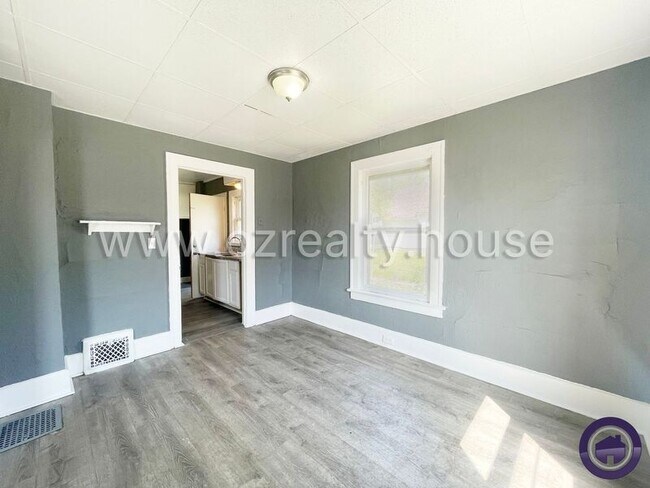 Building Photo - 1402 Prouty Ave