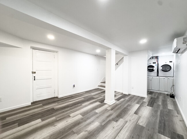 Building Photo - 1814 Newfield Ave